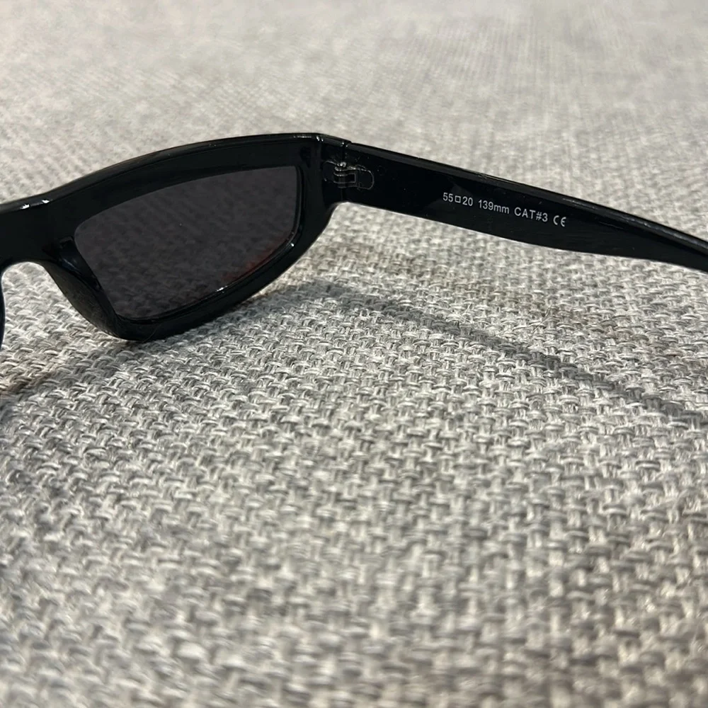 N/A black slim